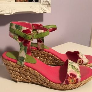 Adorable floral Nine West wedges